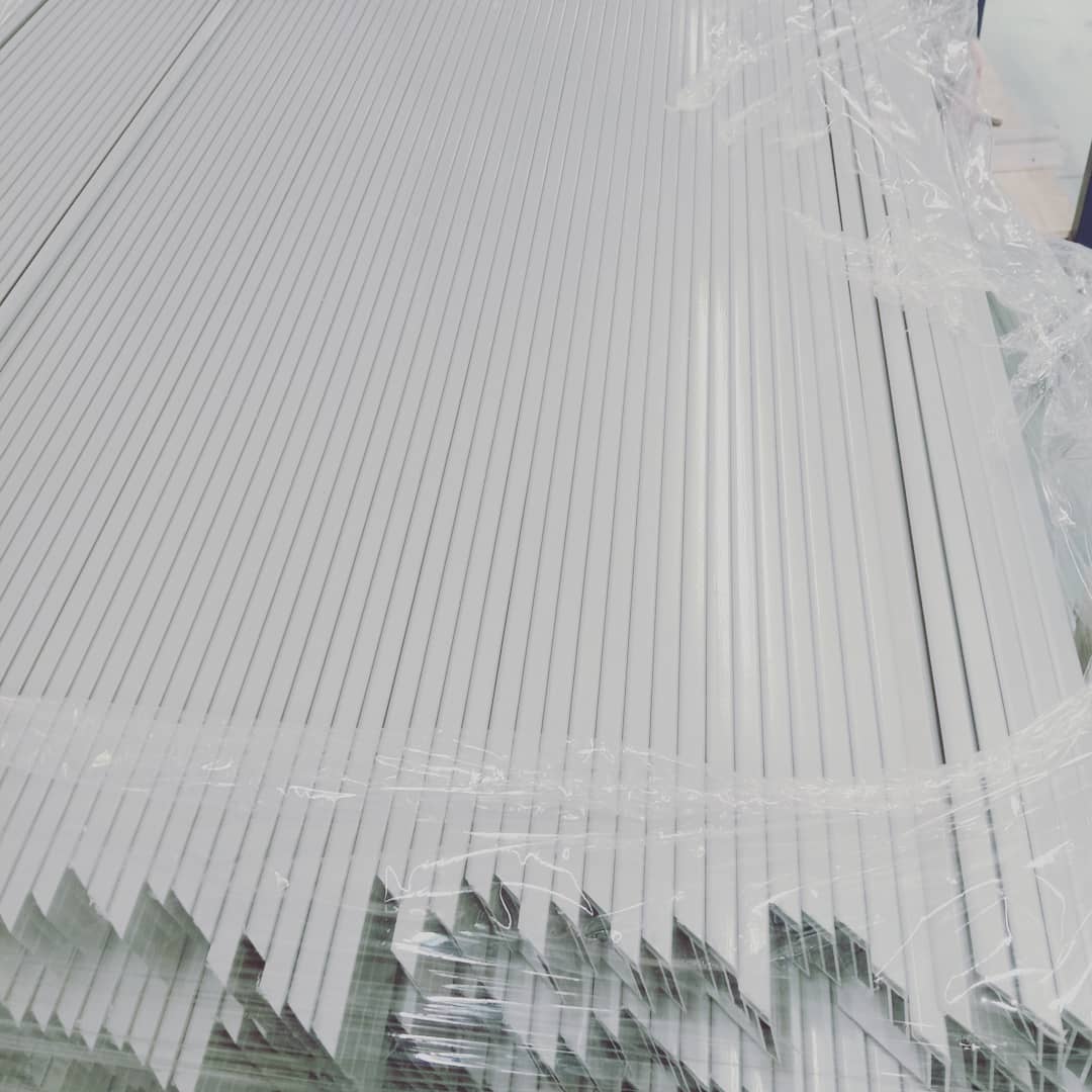 Shirley19962's tweet image. #solarpanelframe Everyone is busy with the production task.