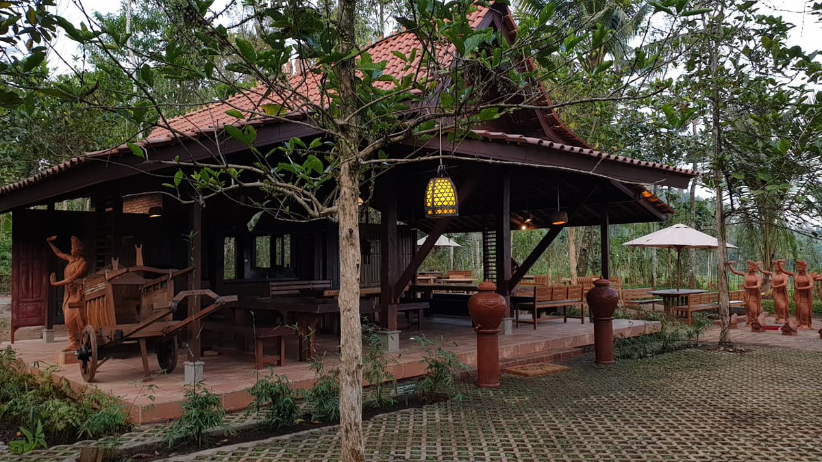 kabaredotid's tweet photo. Festival Lembah Ijen digelar setiap bulan sepanjang tahun mulai  Januari 2019. Ada pertunjukan sendratari Meras Gandrung dan syukuran panen padi  slametan pecel pitik dan kebo-keboan. Selengkapnya: https://t.co/vuRtJBCQIK https://t.co/lYe5VDXnxd
