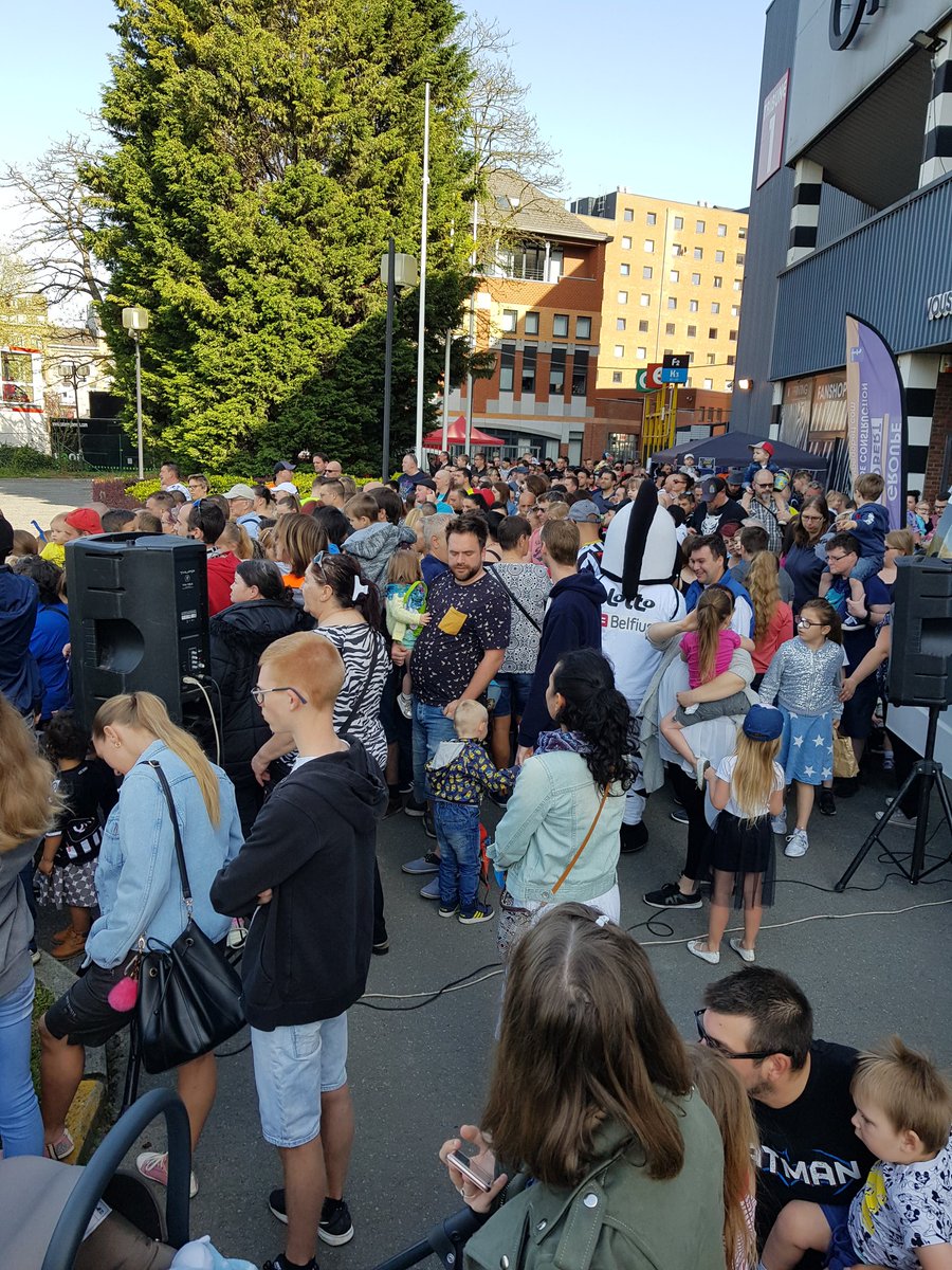 Walter_Chardon's tweet image. Chasse aux œufs #rcsc #enfants #supporters