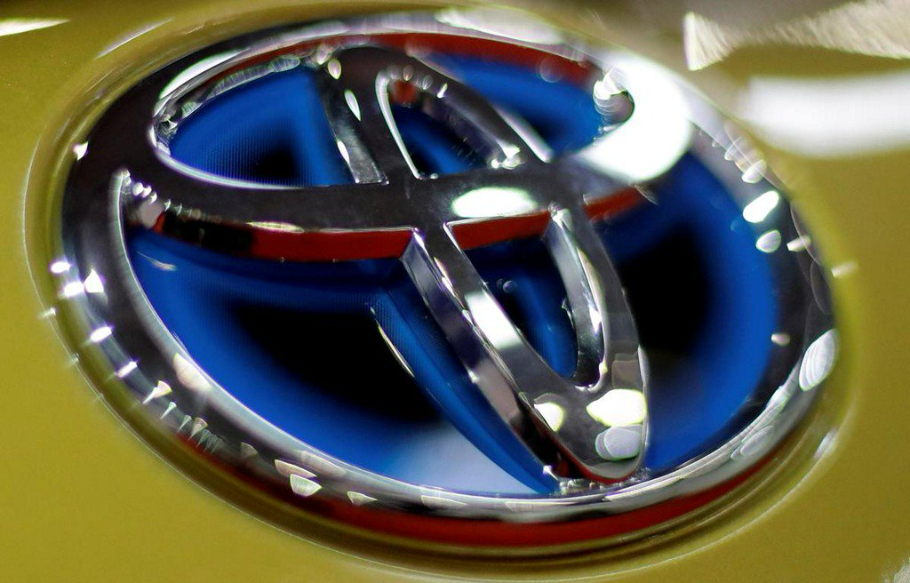 Reuters's tweet photo. Toyota establishes research institute in China to study hydrogen, green technologies https://t.co/nqJuTp1VZE https://t.co/K7n8ZgxH2y