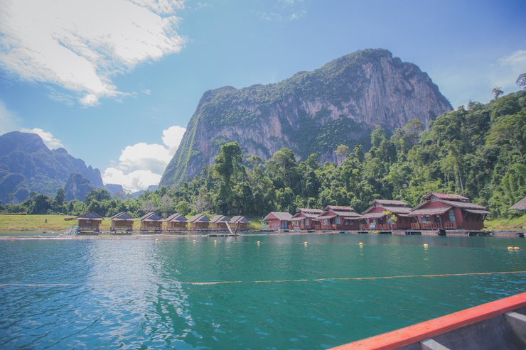 ReadmeSocial's tweet photo. A backpacking travel guide to  #Guilin of #Thailand at #Ratchaprapa Dam
Read more: https://t.co/Qu7ZVQML7O https://t.co/oXOPVmydaI
