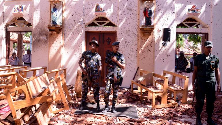 elyonfr's tweet photo. Sri Lanka, près de 300 morts dans des Hôtels et des églises visés le jour de Pâques. 

Lire l'article : https://t.co/jGQo0WaZId

#srilanka #attentat #persecution #catholiques #églises https://t.co/MKN7aIrBEY