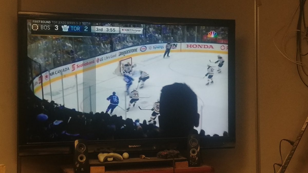 Sure wish the dude in the row infront of me at the Bruins game would sit the fuck down
#Bruins #NHLBruins #playoffhockey #shittyCameraMan #StanleyCup