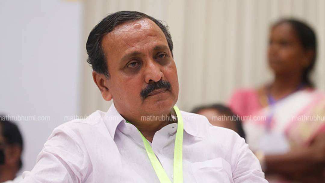 mathrubhumi's tweet photo. Bribery video: Case booked against M K Raghavan https://t.co/SS0lhIsXT6 #Briberyvideo https://t.co/bmSAM6Wvd8