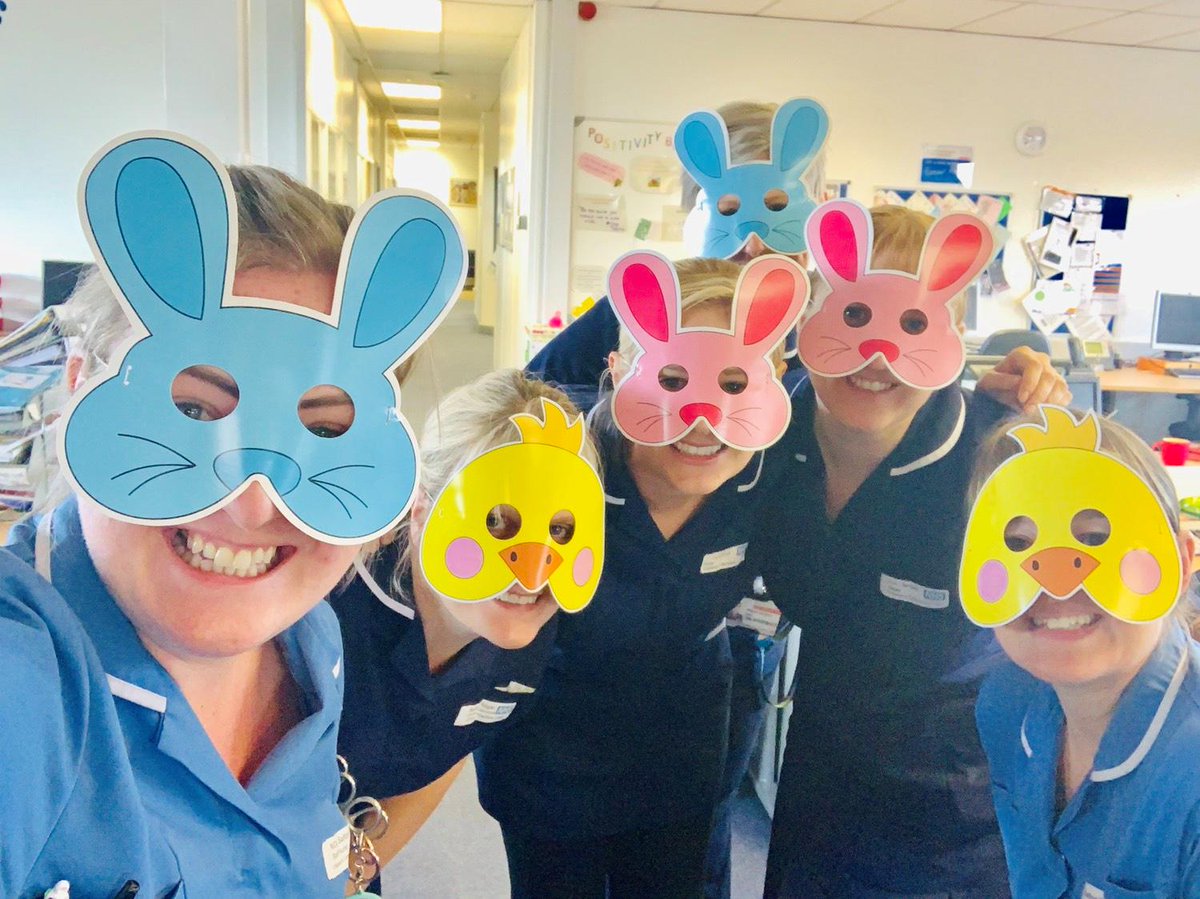 This week is #experienceofcareweek2019 which recognises the value of each health worker’s contribution to a patient’s experience - @CcnSrft are celebrating with our #easterselfie 🐰🐥🌻