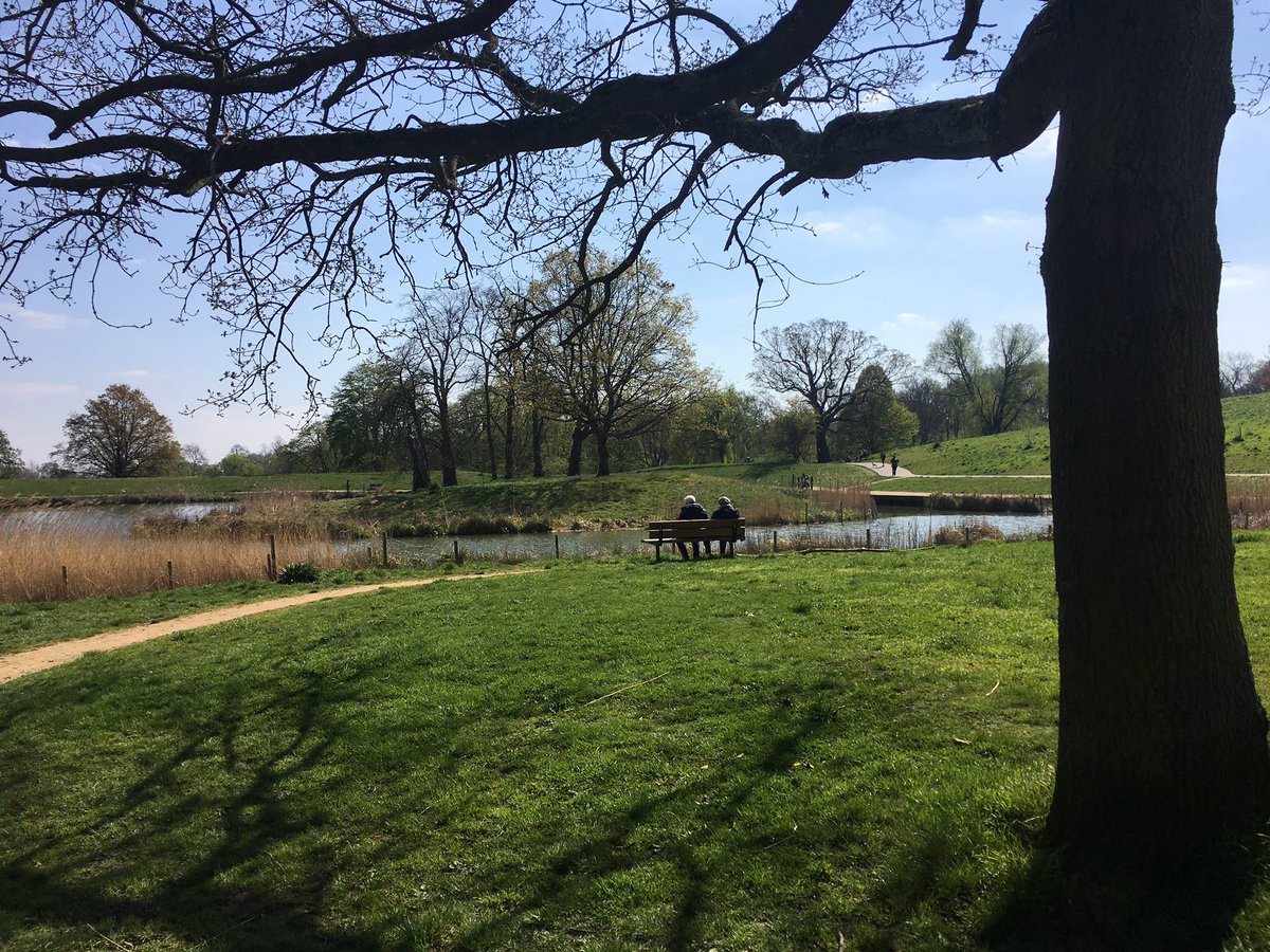 CityCorpHeath's tweet photo. Another fine sunny day to finish off the Easter weekend 😎 Our ponds and Lido are still on the chilly side so be careful if you are having your first swim of the year. Help us keep a #cleanheath by taking you rubbish home to be recycled. https://t.co/sytaUTYrM2