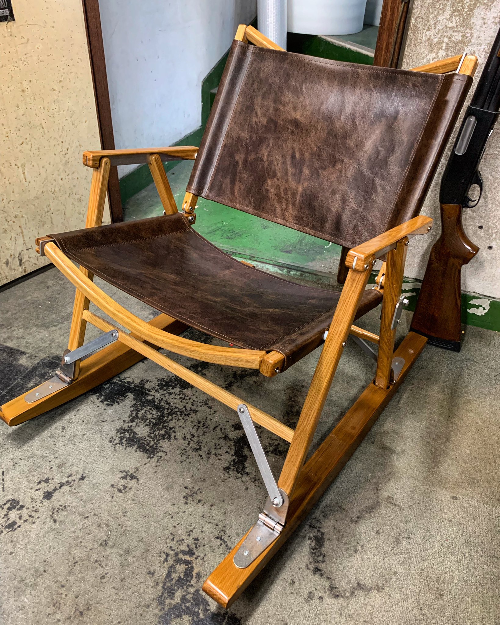 Backdrop Leathers カーミットチェア用本革ジャケット完成 希少ラクダ革です 裏地にはアメリカン アーミーダック 撥水 防水加工 え ええやないか 思ったより渋いやないか 同じ革が手に入るかどうかは分かりません もう一脚 Backdrop Leathers カーミットチェア用本革ジャケット完成 希少ラクダ革です 裏地にはアメリカン アーミーダック 撥水 防水加工 え ええやないか 思ったより渋いやないか 同じ革が手に入るかどうかは分かりません もう一脚