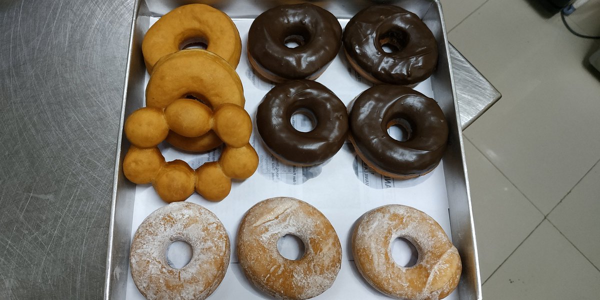 Hakakage's tweet image. #doughnut #berliner #bombolini #chocolate #icingsugar #baker #bakery