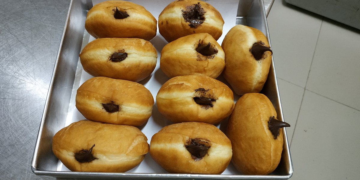 Hakakage's tweet image. #doughnut #berliner #bombolini #chocolate #icingsugar #baker #bakery
