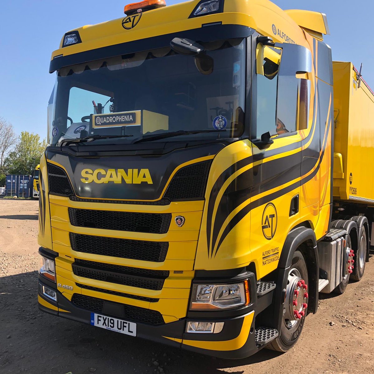 RevolutionWrapsUK tweet media