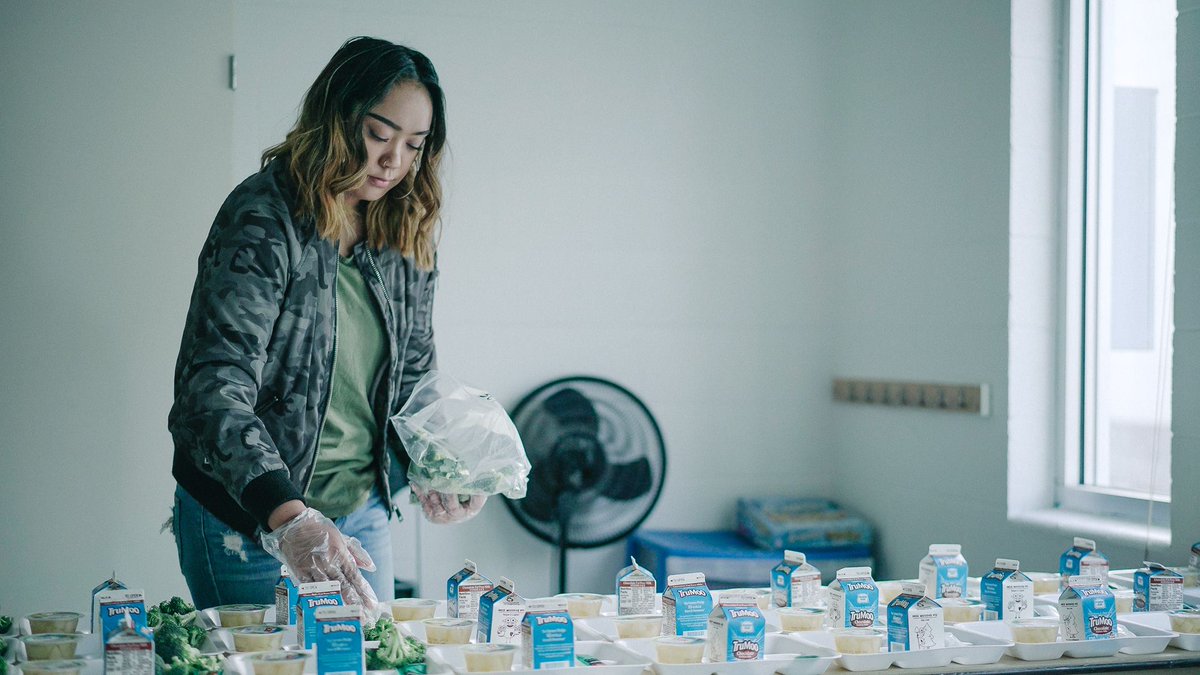 FeedingAmerica's tweet image. Know a small, local food business who cares about #foodwaste? Feeding America&apos;s MealConnect links food donations with local nonprofits. For free. mealconnect.org #EarthDay #NoWastedFood