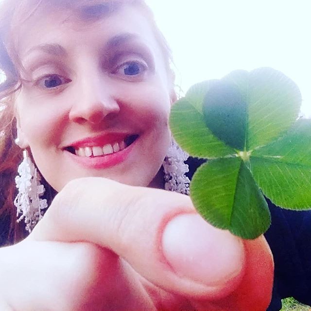 EncryptedLoveUK's tweet photo. Welsh countryside gave me this four leaf clover! Now that's very lucky!
#wales #fourleafclover #countryside #music #eco #ecobuildings #ecocourse #opd #onelove #green #nature #clover #luck #hippy #happy #red #musician #positivepeople #positivemessage #uk https://t.co/pJTp5vdgbk