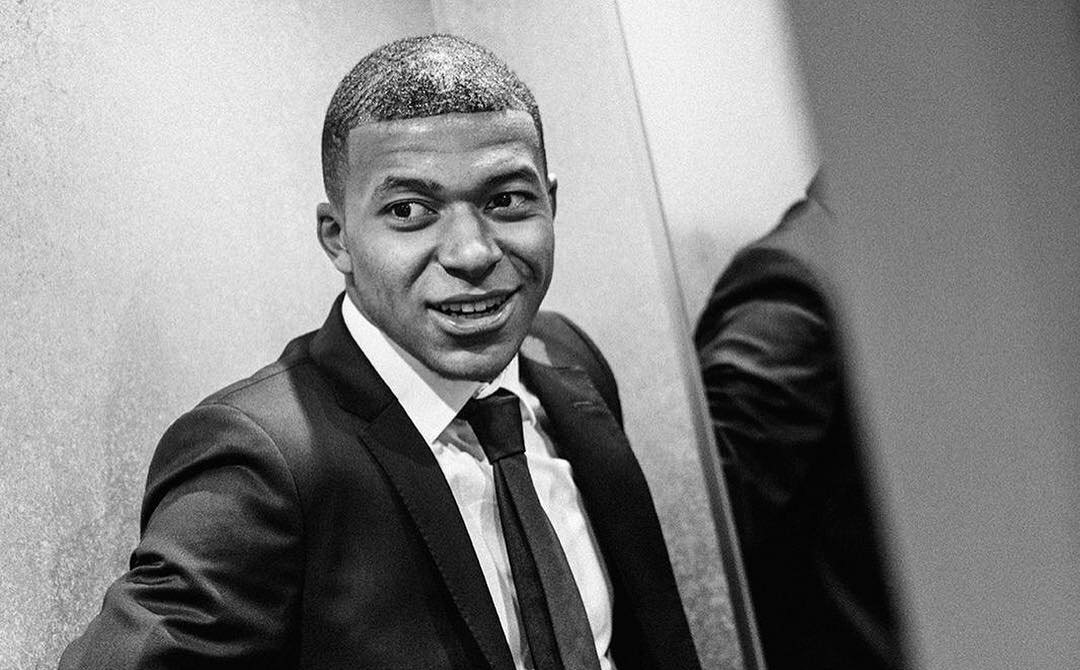 EspoirsduFoot's tweet photo. A 20 ans et en 3 saisons pro, @KMbappe c'est :
- 1 Coupe du Monde
- 1 Euro U19
- 3 Championnats de France
- 1 Coupe de la Ligue
- 1 Coupe de France
- 84 buts en 144 matchs de club
- 12 buts en 30 selections
Palmarès collectif et statistiques individuelles hors normes.
#ToutDroit https://t.co/95j4siM6nL