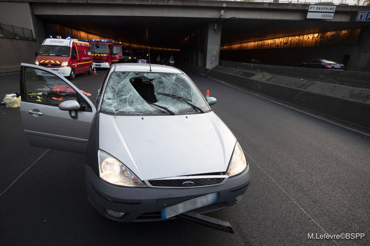 PompiersParis's tweet photo. #intervention Sur-accident sur le périphérique extérieur : 3 pompiers de Paris blessés dont 2 gravement, et 3 blessés légers.
👉https://t.co/5jrpe0tTQa https://t.co/ok2fmWHEkr