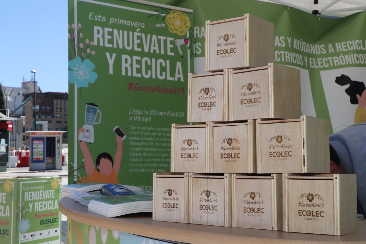 DescubreC's tweet photo. En el #DíaDeLaTierra es inevitable pensar en la #GreenWeek19 de la @FundacionEcolec. Un año más, hemos colaborado con ellos en su iniciativa para concienciar sobre el reciclaje de #RAEE. 

Recordad que para disfrutar del #medioambiente, ¡debemos cuidarlo! 🤝 https://t.co/FoP5Y8eNZX