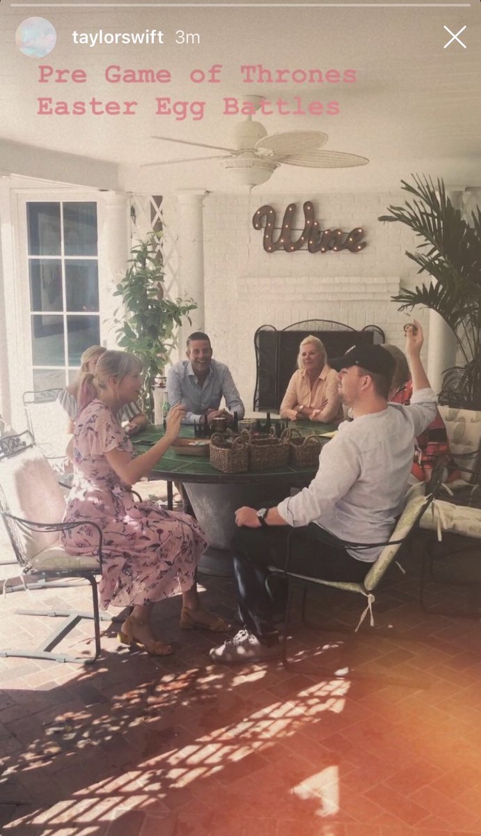 latteqween01's tweet photo. FOTO: Taylor ayer via Instagram story - “Batalla de huevos de pascua antes de Juego de Tronos” https://t.co/t03WdaO3mG