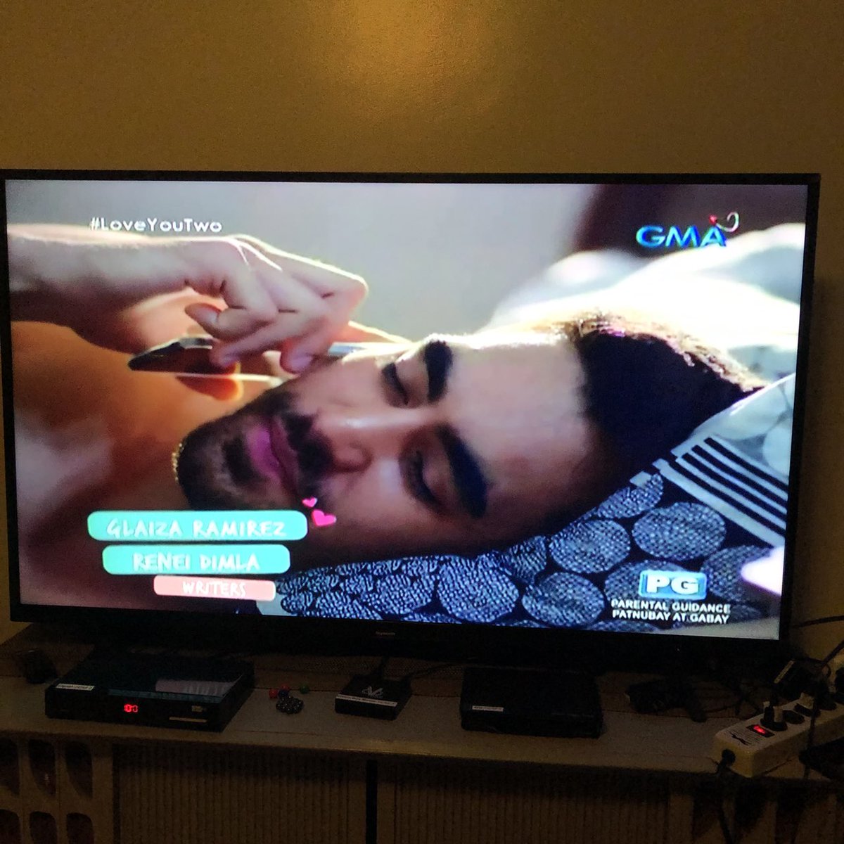 Kapusa7's tweet photo. Ang gwapo naman ni Clint!
#LoveYouTwo https://t.co/jkkyuVwlNA