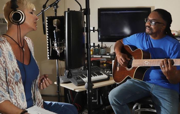 Stepped into Simply D'Vyne's peaceful Fort Walton Beach oasis so the reggae fusion duo could tell me about its latest album. Get to know them @nwfdailynews https://bit.ly/2UsYjLT #FWB #Reggaemusic #reggae