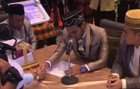 Pemain PSM Makassar Lepas Masa Lajang Dengan Mahar Satu Buah Rumah
https://bolalob.com/read/113282/pemain-psm-makassar-lepas-masa-lajang-dengan-mahar-satu-buah-rumah …