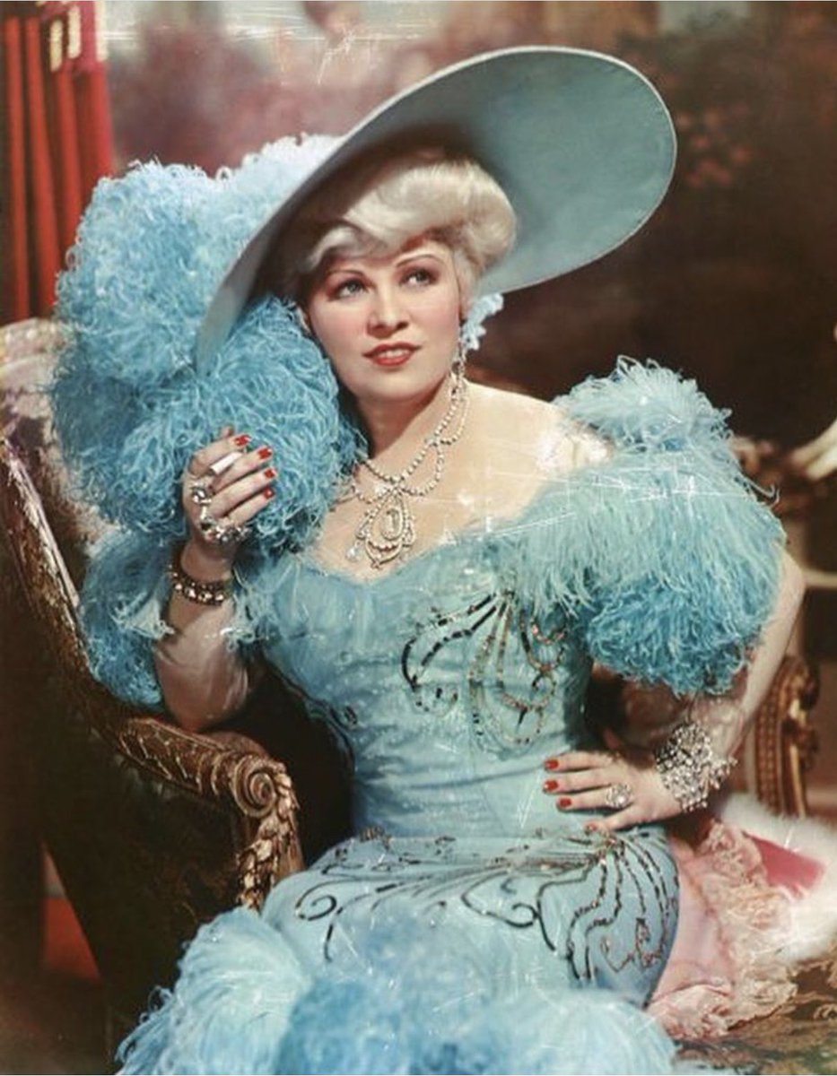 art_deco711's tweet photo. “I never worry about diets. The only carrots that interest me are the number you get in a diamond.” @MaeWestQuotes @RealMaeWest   💍 💎 🥕✨ #maewest #diamond #carrots #money #opulence https://t.co/B7RPoTSitu