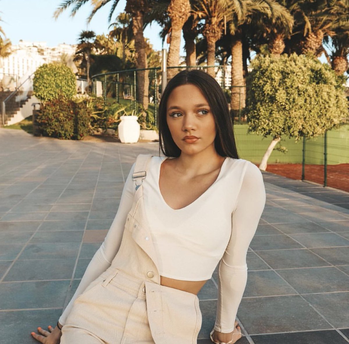 phoebetomlinx's tweet photo. 🌴🌴 https://t.co/r58lSYvOuh
