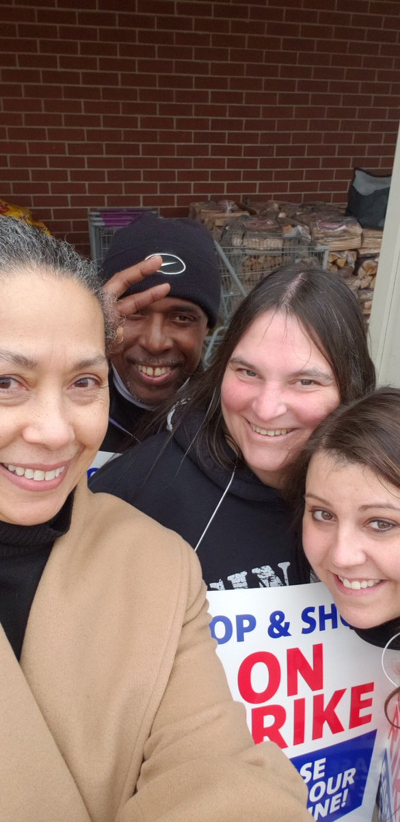 UNITEHERE26's tweet image. Congratulations to the @StopandShop Strikers on your new union contract! #StrikesWork #1u