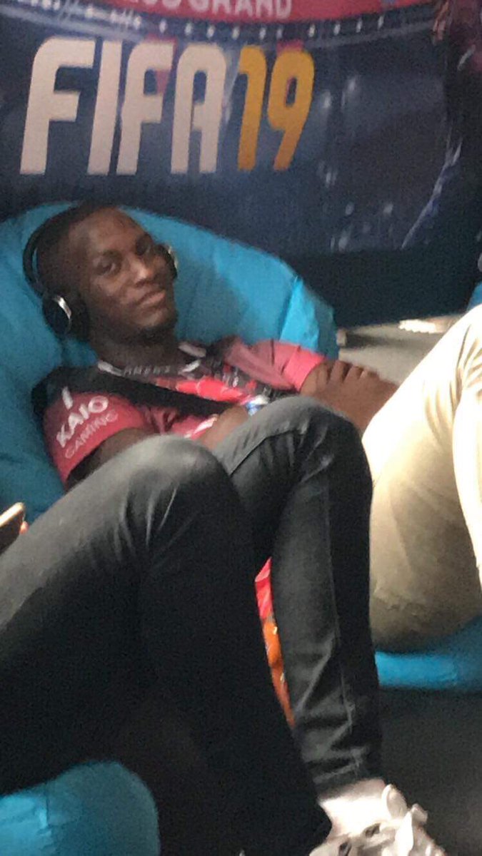 DEBRIEF #GA2019 

🔴 #SSBU : 16/128 pour <a href="/CEW_Otakuni/">N2X | Otakuni</a> 

Un super run en winner et un parcours qui se termine par une défaite sur le fil 3-2 contre <a href="/Lucas_ZHT/">ZHT</a>

🔵 #FIFA19 : 32/+70 pour @KgFlaky et @KG_AbdouBrown

Ils tombent 16eme après de magnifiques phases de pools (1ère place)