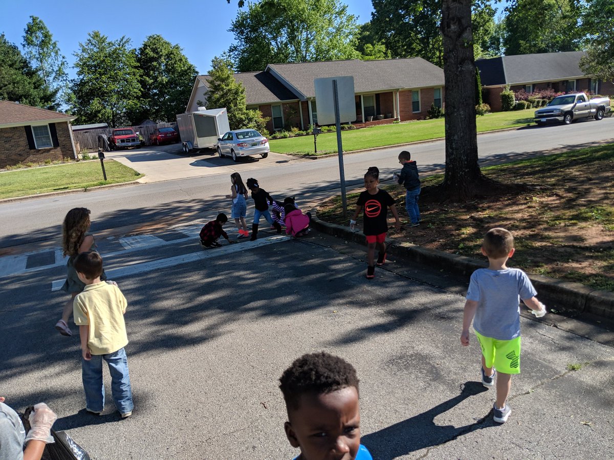 MrLacy7's tweet photo. Our music classes are celebrating Earth Day by cleaning up our school! Thank you at @QuaverMusic for the inspiring lesson! #SaveThePlanet @QuaverMusic @DecaturDouglas https://t.co/6FWD6rZnQD