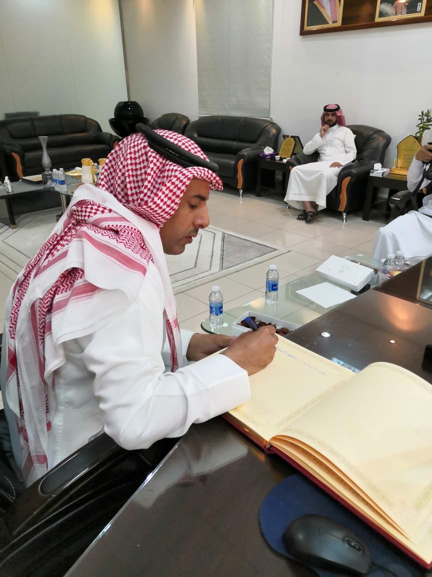 yousef_m18's tweet photo. تشرفت وسعدت بزيارة دار التوجية ببريده وعقد شراكة اجتماعية معهم وسرني مارأيت من بيئة عمل مميزة بقيادة أخي وصديقي / عبدالله سلمان الفريدي وادعوا كل الشركات والأفراد بزيارة هذه الدار وتقديم المساعدات العينية والنفسية لهذه الفئة الغالية علينا .. https://t.co/BSra6clmM0