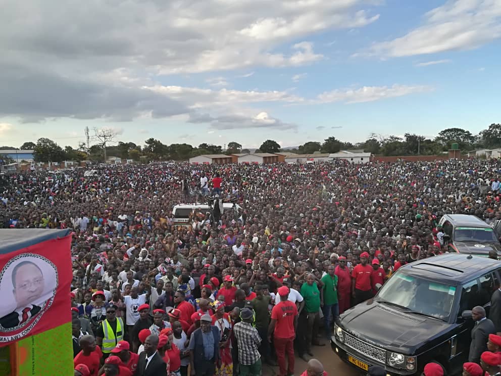 LAZARUSCHAKWERA's tweet photo. #Malembo change has come, lets take part to #BuildANewMalawi. 
#ChakweraSuperHi5
#VoteLazarusChakwera
#VoteRealChange https://t.co/GTZmjKbizr