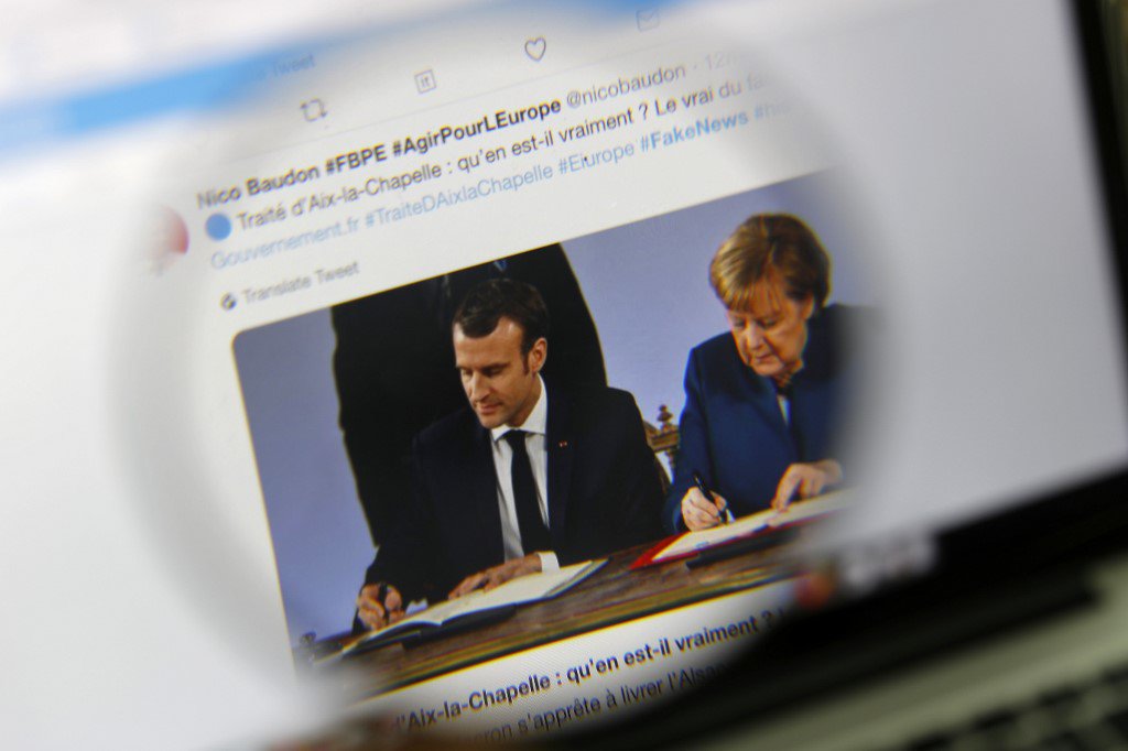 TheLocalGermany's tweet photo. Juncker vows to fight 'fake news' before European elections https://t.co/Nkros9mpGR https://t.co/1iSwl1dpWs