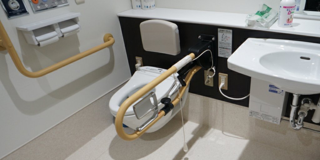 車椅子 Pa Twitter 座位を保ちづらい人は 家庭用トイレの利用が難しいことがあります 理由は自宅のトイレ には 身体を支える 手すり や 背もたれ がないからです 一般トイレのタンクは深すぎるため 身体を支えられません タンクレス便器を選び 背もたれを壁に 車椅子 Pa Twitter 座位を保ちづらい人は 家庭用トイレの利用が難しいことがあります 理由は自宅のトイレ には 身体を支える 手すり や 背もたれ がないからです 一般トイレのタンクは深すぎるため 身体を支えられません タンクレス便器を選び 背もたれを壁に