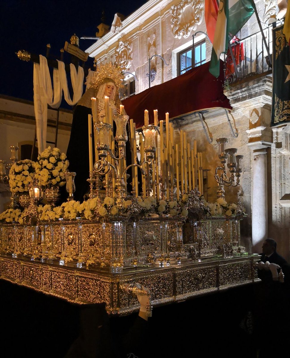 Compromiso_Lora's tweet photo. Semana Santa | Presencia del primer teniente de alcalde y candidato a la alcaldía de #LoradelRío en la procesión de @StoEntierroLora que hizo su estación se penitencia el pasado sábado 

#SemanaSanta19 https://t.co/pLlQ2x1Znt