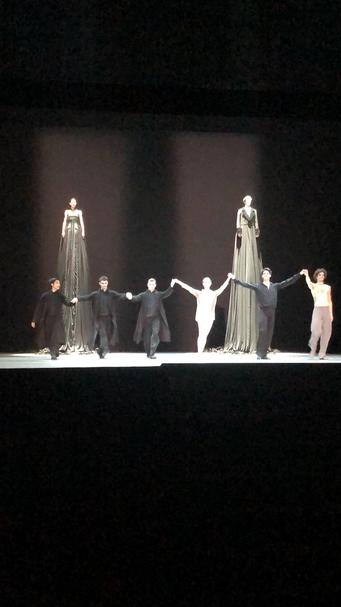 Arnaud_Laporte's tweet photo. Très beau programme de #LeónLighfoot & #VanManen par le @BalletOParis sur des musiques de #PhilGlass #Satie #Bach et #SteveReich. A voir jusqu’au 23 mai @operadeparis ! https://t.co/pGecxpb0w3