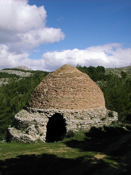 Los #PozosdelaNieve ❄️de #SierraEspuña quieren ser
declarados #BiendeInterésCultural #BIC Para ello, la
Dirección General de Bienes Culturales ha encargado la
redacción de un #PlanDirector. 😊
¿Quieres saber más? Pag. 13 #NaturalmenteConectados 
🖱️bit.ly/2JOyVju