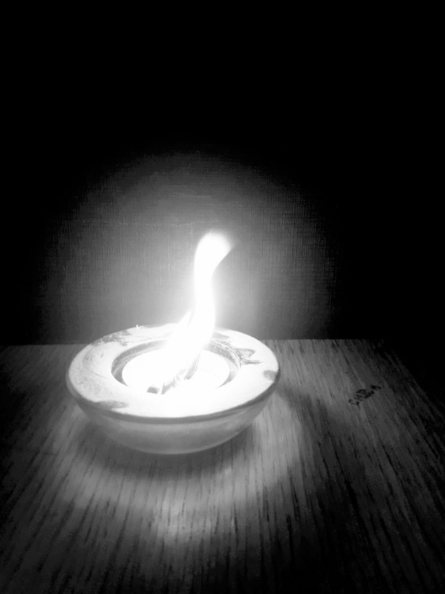 20carla16's tweet photo. Told myself I'd wake up early to go study...  but I got distracted by a skull, a candle  and my camera. Still radiography related I guess...  bones and dark rooms. https://t.co/ufkQ5S65c8