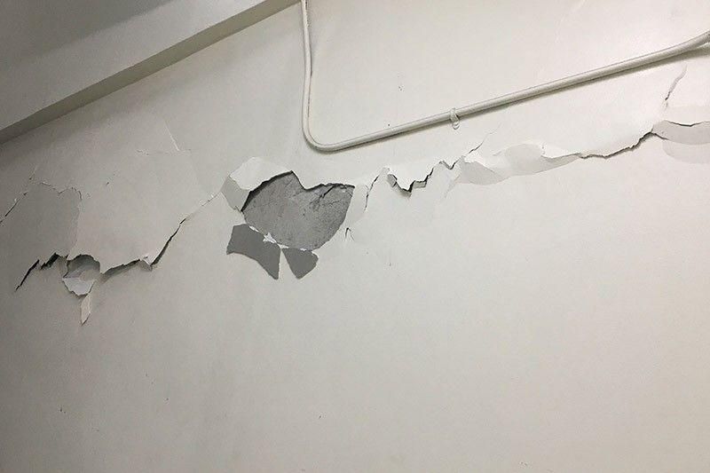 xhelloninax's tweet photo. WATCH: Construction materials fall from Taguig building during earthquake | https://t.co/Ip7QstJRDa https://t.co/tcY6IbCPBg https://t.co/xLSpvxlLwM