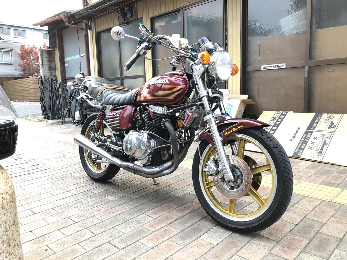 carlssonjapan's tweet photo. 今日は天気がかなり良かったので、夕方ホークの純正部品を注文しに地元の部品商に注文しに行ってきた😊
家に着く寸前に雨が降り始め、ものの数分で土砂降りになった😱
#beet
#beetjapan
#当時物
#beetキャスト
#beetバックステップ
#旧車
#cb250t
#cb400t
#ホーク2
#hawkII
#sp忠男450
#全国鷹乗りの会 https://t.co/ydVyzFM79F
