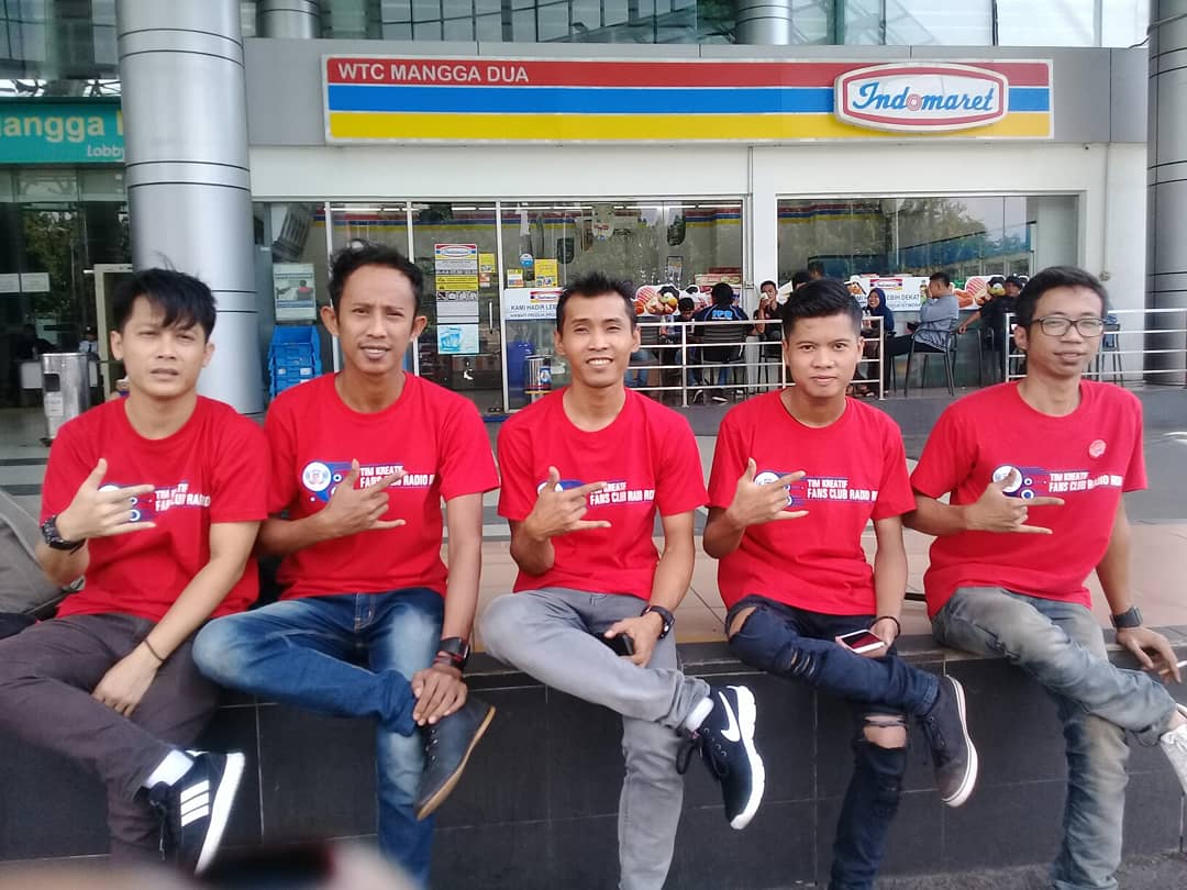 Ari Xtrada (@ari_xtradaa) on Twitter photo <a href="/rdi971/">97.1 FM RADIO RDI JKT</a> Minum kopi airnya panas.
Langsung di telan rasanya pahit.
Kalau mimpi ketemu para mamas.
Nanti kalian jadi istri kang jahit. 😂😋
#SANTUN
cool cool bgt kan ka <a href="/ainatitta/">aina titta</a> 😂 <a href="/rdi971/">97.1 FM RADIO RDI JKT</a> Minum kopi airnya panas.
Langsung di telan rasanya pahit.
Kalau mimpi ketemu para mamas.
Nanti kalian jadi istri kang jahit. 😂😋
#SANTUN
cool cool bgt kan ka <a href="/ainatitta/">aina titta</a> 😂