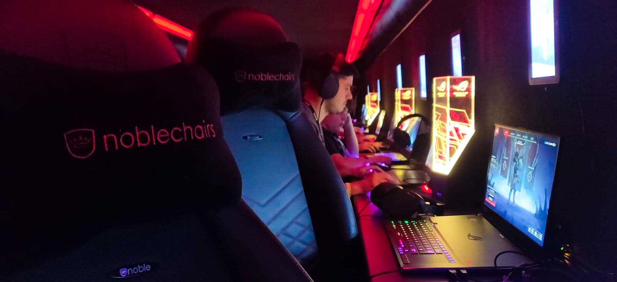 #i64 day 4! 

Come and chill on the <a href="/noblechairs/">noblechairs</a>, whilst drinking an <a href="/redbull/">Red Bull</a> on the house! Or bus in this case. (Red Bull for over 18's only)

Don't miss out 😍