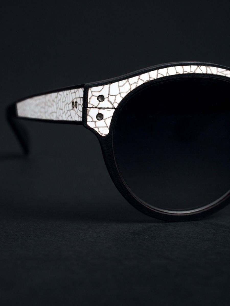 Cocotte Collection / #Craftsmanship and #knowhow reunited, pushing always the limits.
#Eggshell + genuine cow #leather. Happy #Easter !

#lucasdestael #undostrial #eyewear #happyeaster #artisanat #accessoire #luxury #savoirfaire #atelier