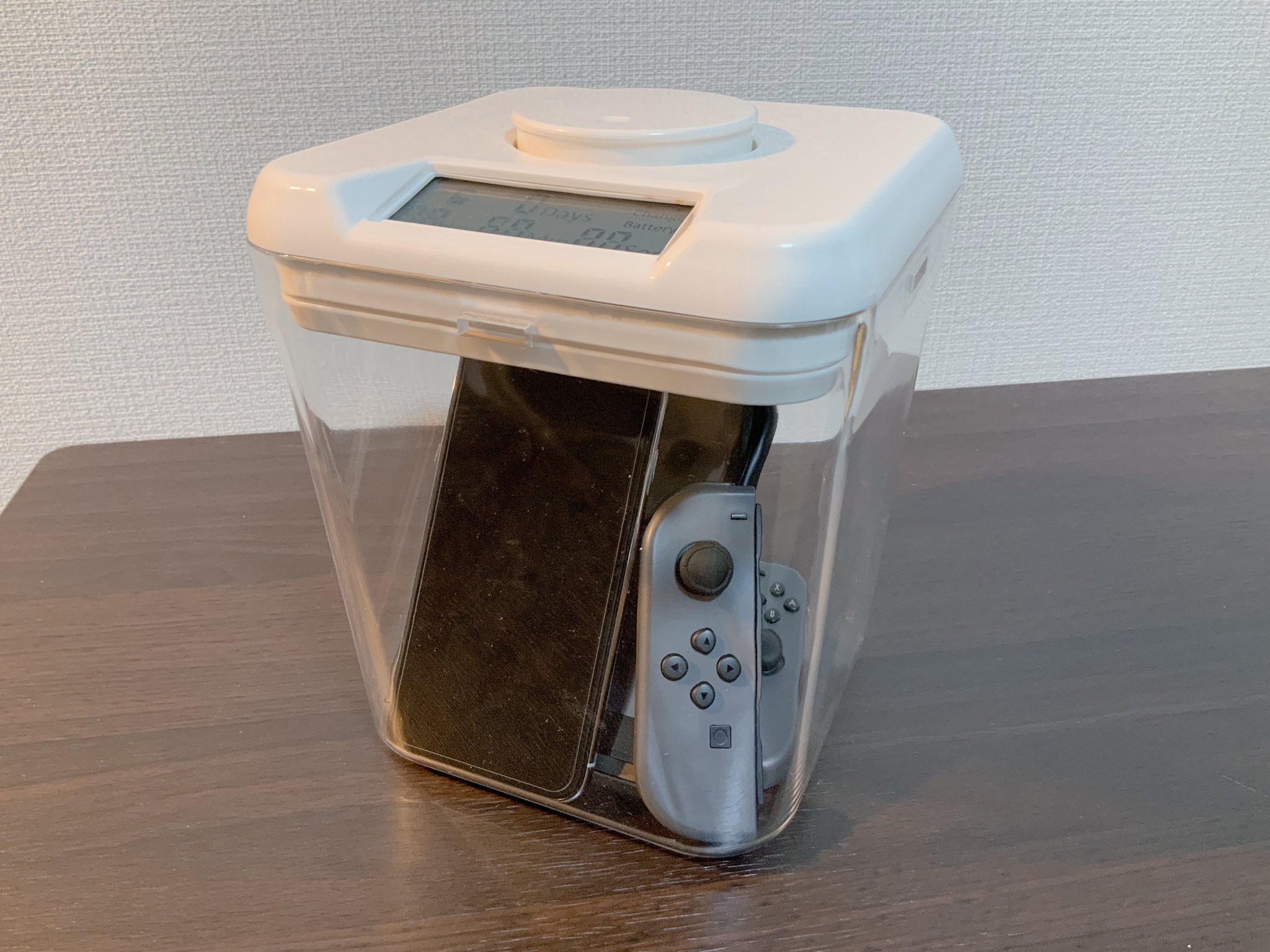 ついついスマホを触ってしまう方必見 一定時間経つまで開かない箱があるらしい 話題の画像プラス