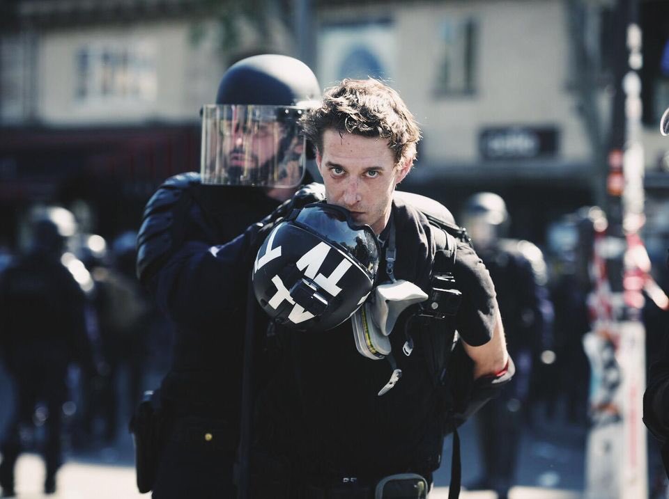 USLSyndicat's tweet photo. Nous apportons notre soutien à @GaspardGlanz, ancien militant de l’UNL et talentueux journaliste de terrain. 
Nous condamnons son arrestation qui est un énième témoignage d’une dérive autoritaire d’un gouvernement isolé.
Tiens bon Gaspard. #GaspardGlanz #LiberezGaspardGlanz https://t.co/v0Qzg3Jf4W