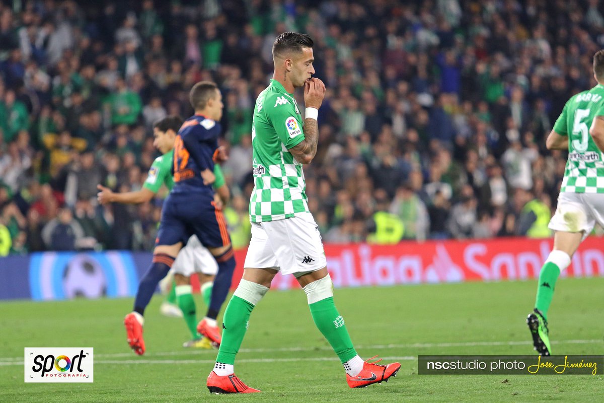 SportFotografia's tweet photo. Sin duda alguna!! Se vació!!!! Y le dolió la derrota @7sergioleon 👏👏💪💪 @RealBetis @LaLiga https://t.co/ZNx56D4ZOF