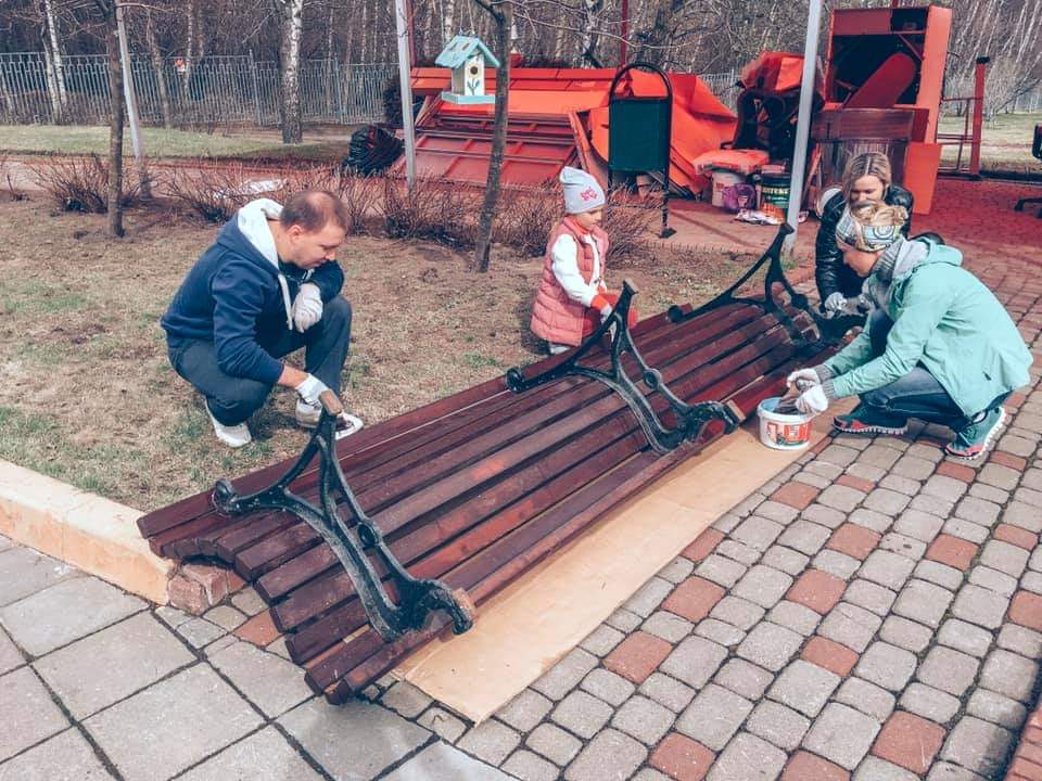 According to the already established kind tradition, our team of volunteers went to one of the Moscow hospices last weekend. We were happy to help prepare the garden for walks of hospice patients. And as always, proud of the team! #WeAreUPS #UPSVolunteers #ProudUPSers