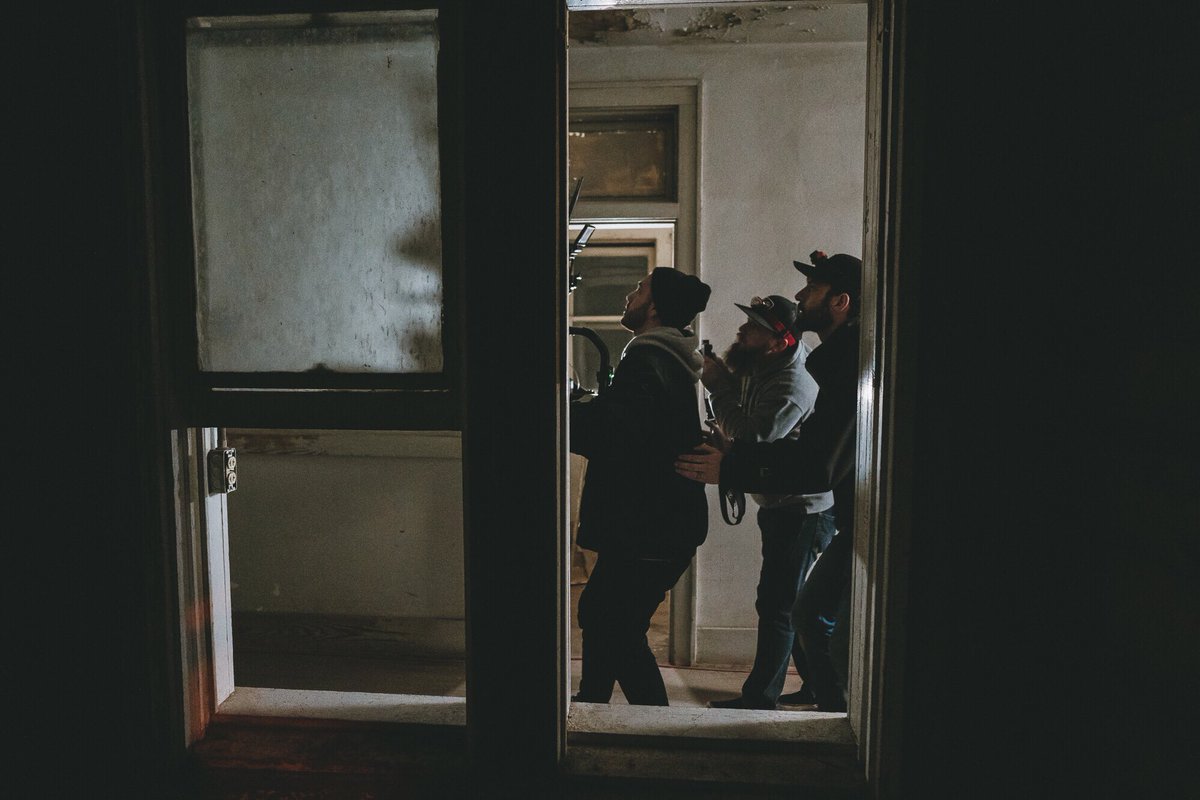 CinemaStory_LLC's tweet photo. “If the world could remain within a #frame like a painting on the wall, I think we'd see the beauty then and stand staring in awe.”⠀
—⠀
Conor Oberst⠀
—⠀
#LetUsTellYourStory🎥 #FrameByFrame https://t.co/xQbQ3h6hTk