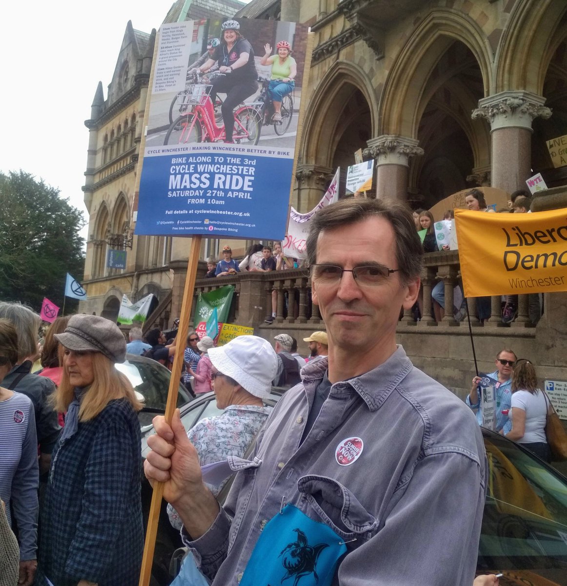 CycleWin's tweet photo. If you're moved by the inspiring young people at #Winchester #EarthDay to lower your carbon footprint, it's a perfect time to start a cycling habit. Join us at Cycle Winchester's 3rd Mass Ride, next Saturday 27 April, from 10am. https://t.co/k8QMhV2ANr https://t.co/NzJ80BbO6i