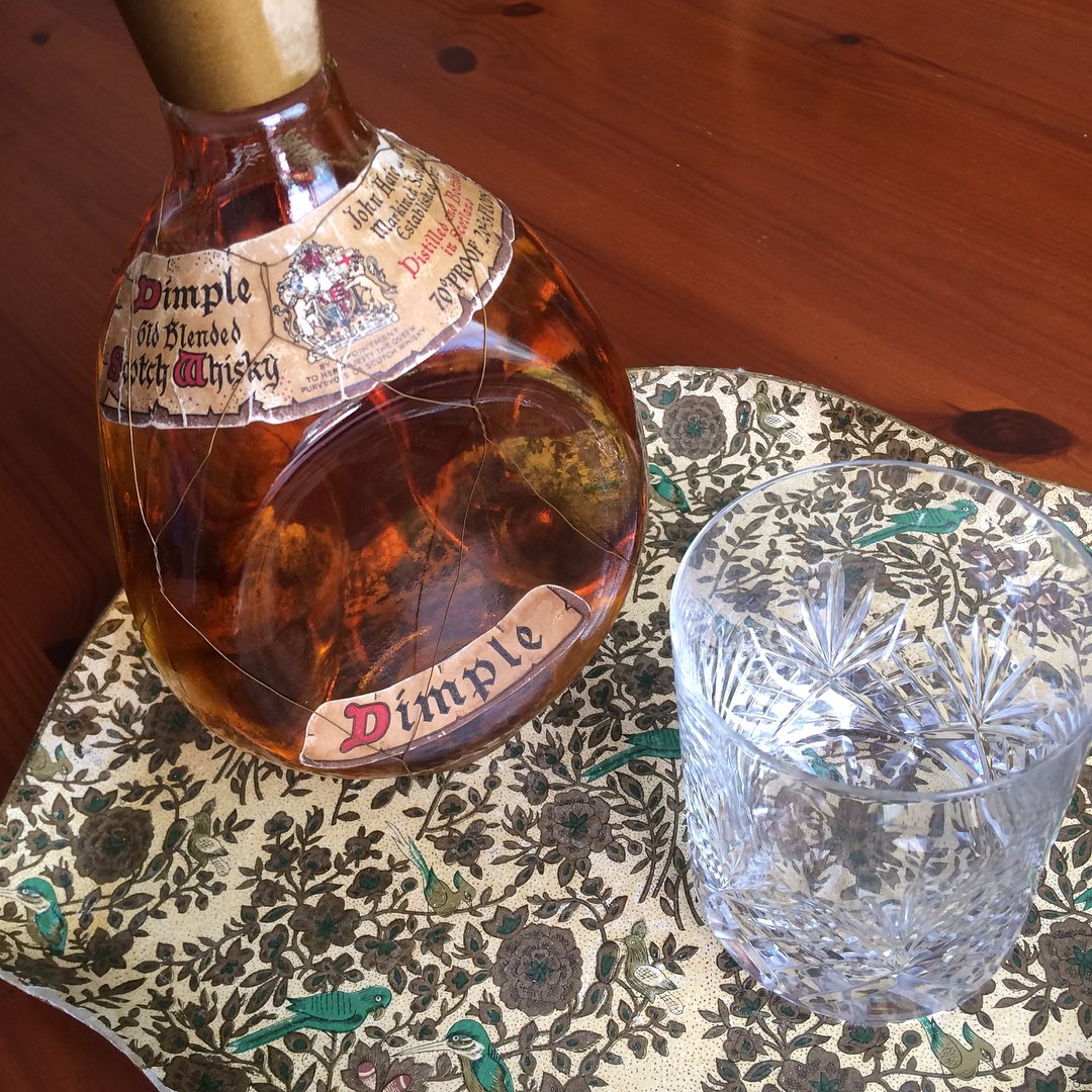 dimplewhiskycom's tweet photo. #repost @carole_webb_1962 Day 3 Bottle #merlesvintagechallenge I’m not a whisky drinker but love this old Dimple bottle, such a fabulous rounded shape and still with its delicate wire around the body intact #whisky #dimplewhisky #curves #bottle https://t.co/JpLaKb5unV