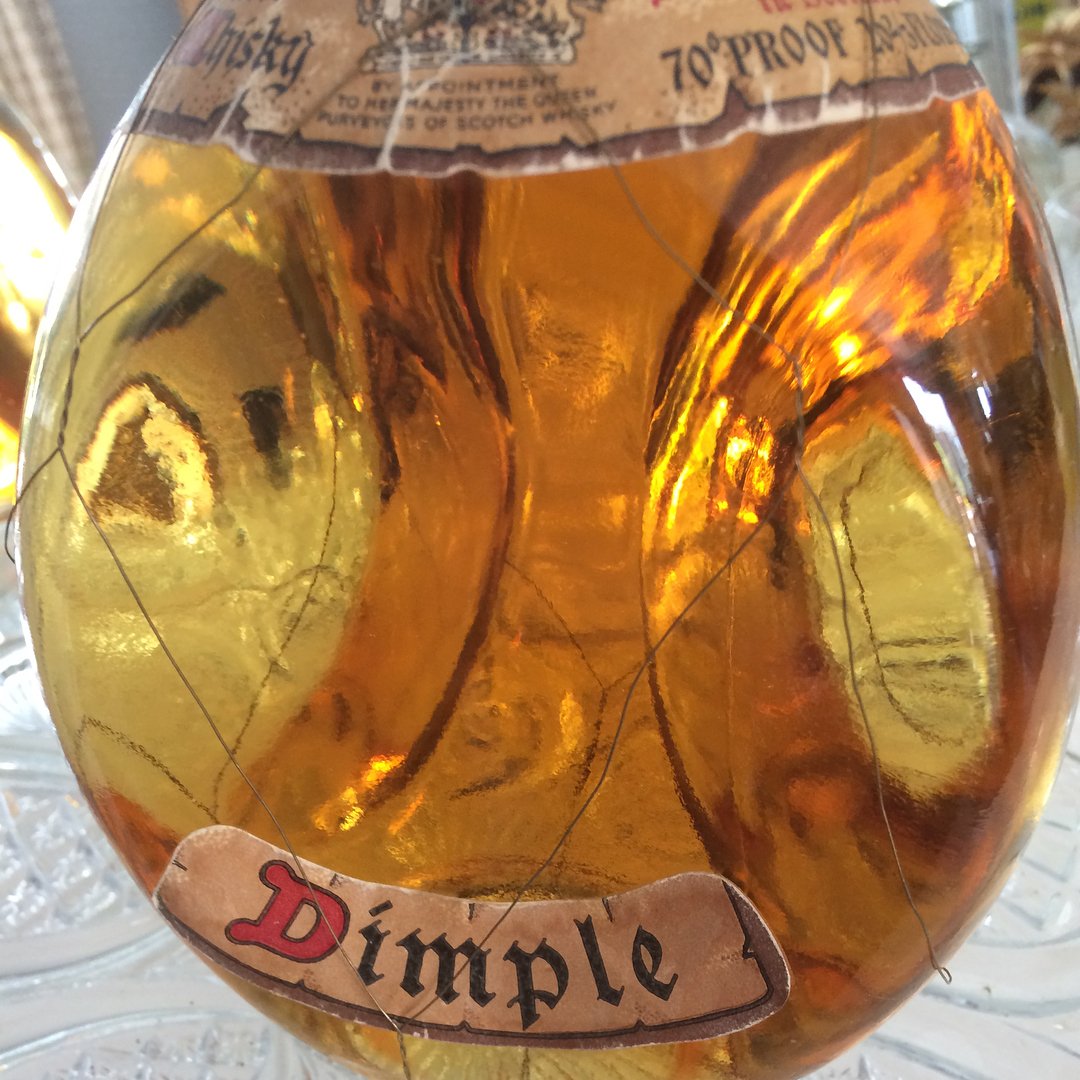 dimplewhiskycom's tweet photo. #repost @carole_webb_1962 Day 3 Bottle #merlesvintagechallenge I’m not a whisky drinker but love this old Dimple bottle, such a fabulous rounded shape and still with its delicate wire around the body intact #whisky #dimplewhisky #curves #bottle https://t.co/JpLaKb5unV