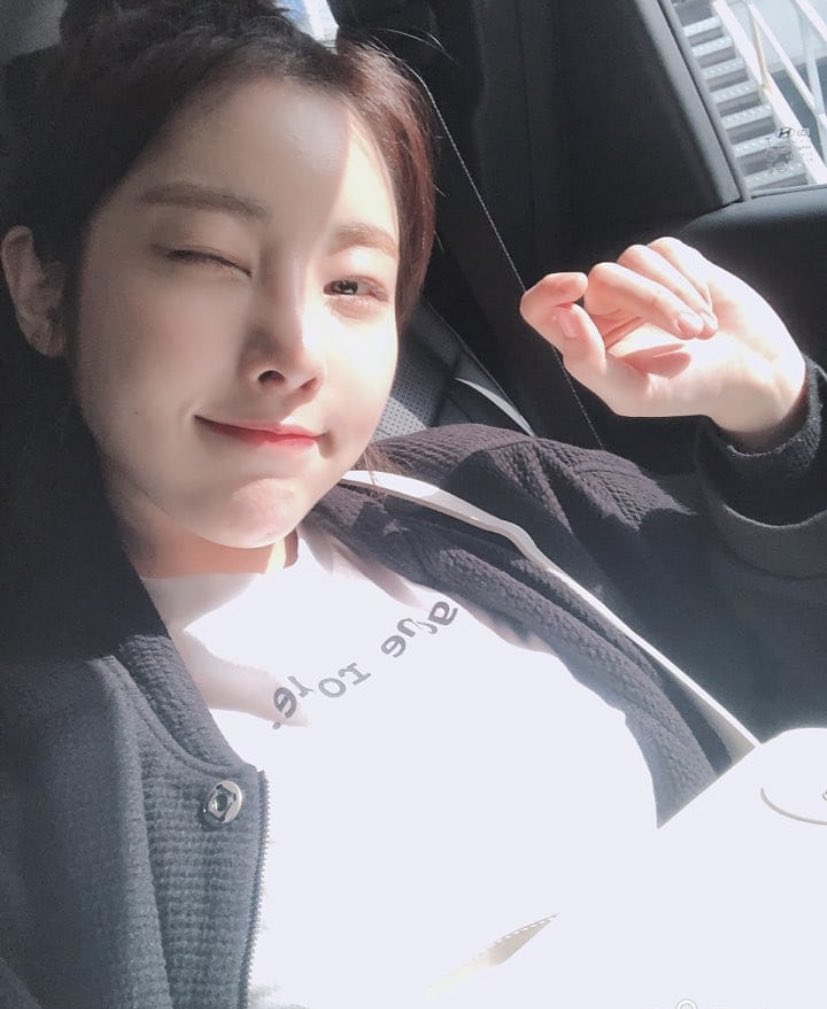 fluffyyhamster's tweet photo. [TRANS] Haebin IG Update💕

[#Haebin] #Spring_Weather #Be_Careful_Of_Fine_Dust #Healing_with_Haebin

#구구단 #해빈 https://t.co/pvvJopPpN4